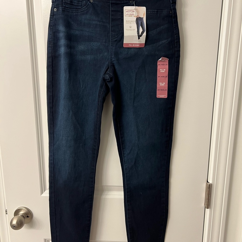 Levi Jeggings size 28 NWT